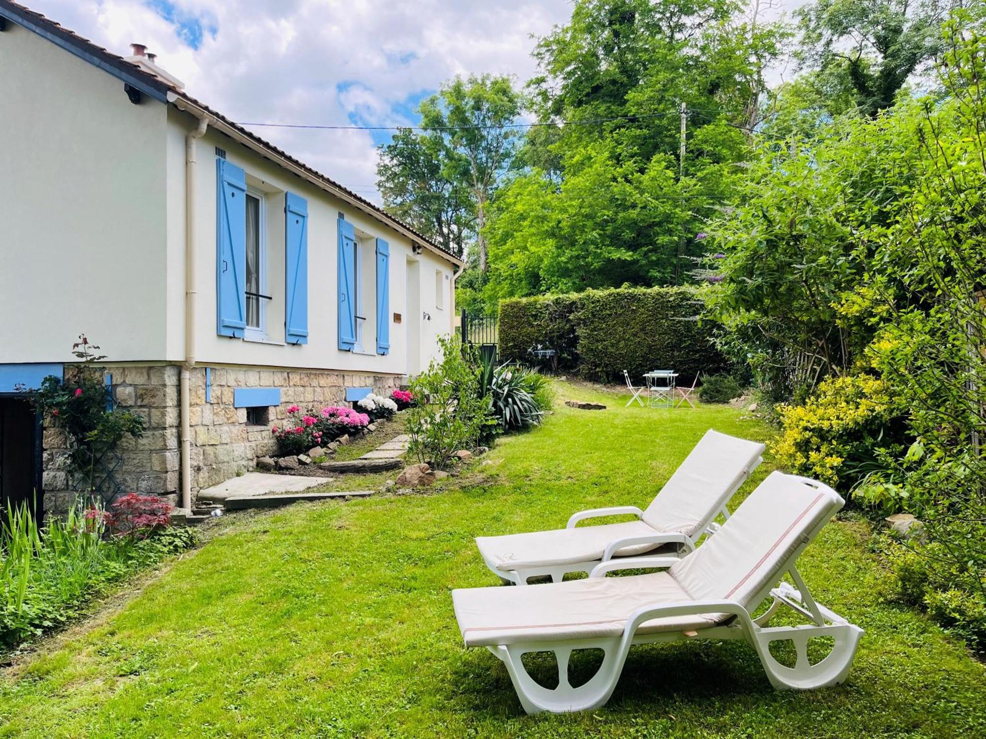 Villa Les Volets Bleus Parmain Exterior foto